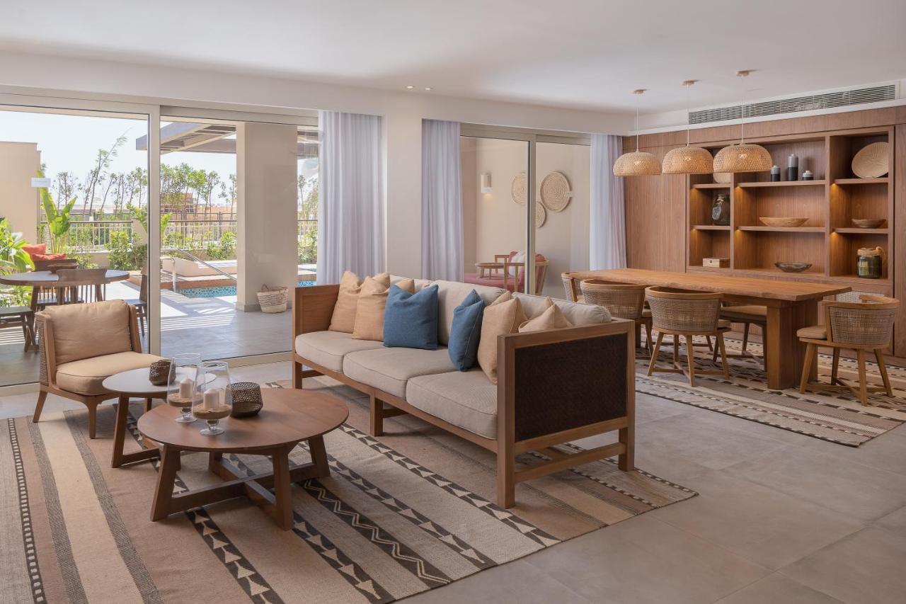 Steigenberger Resort Ras Soma Hurgada Dış mekan fotoğraf The living room of a two-bedroom villa at the resort