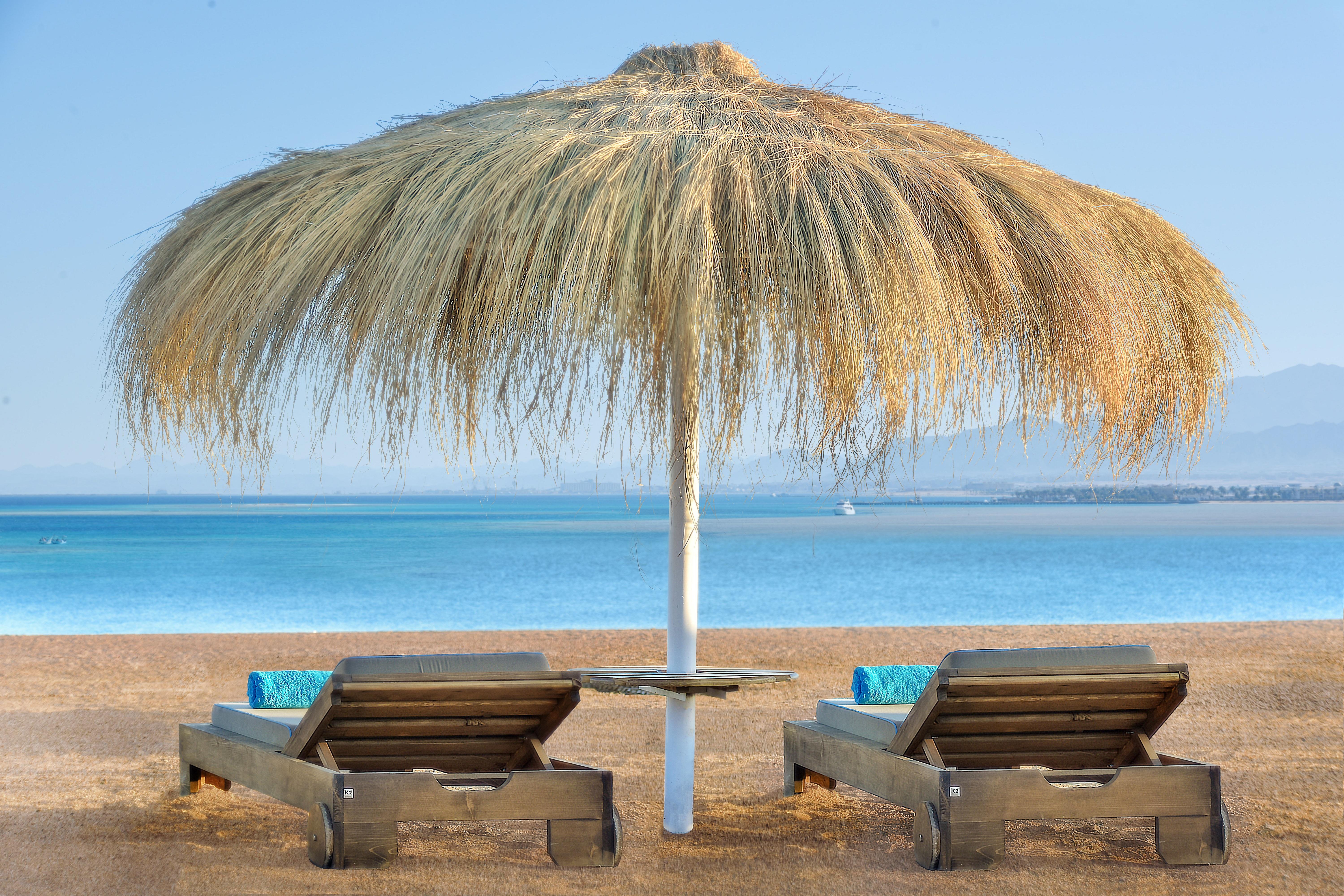 Steigenberger Resort Ras Soma Hurgada Dış mekan fotoğraf A beach umbrella